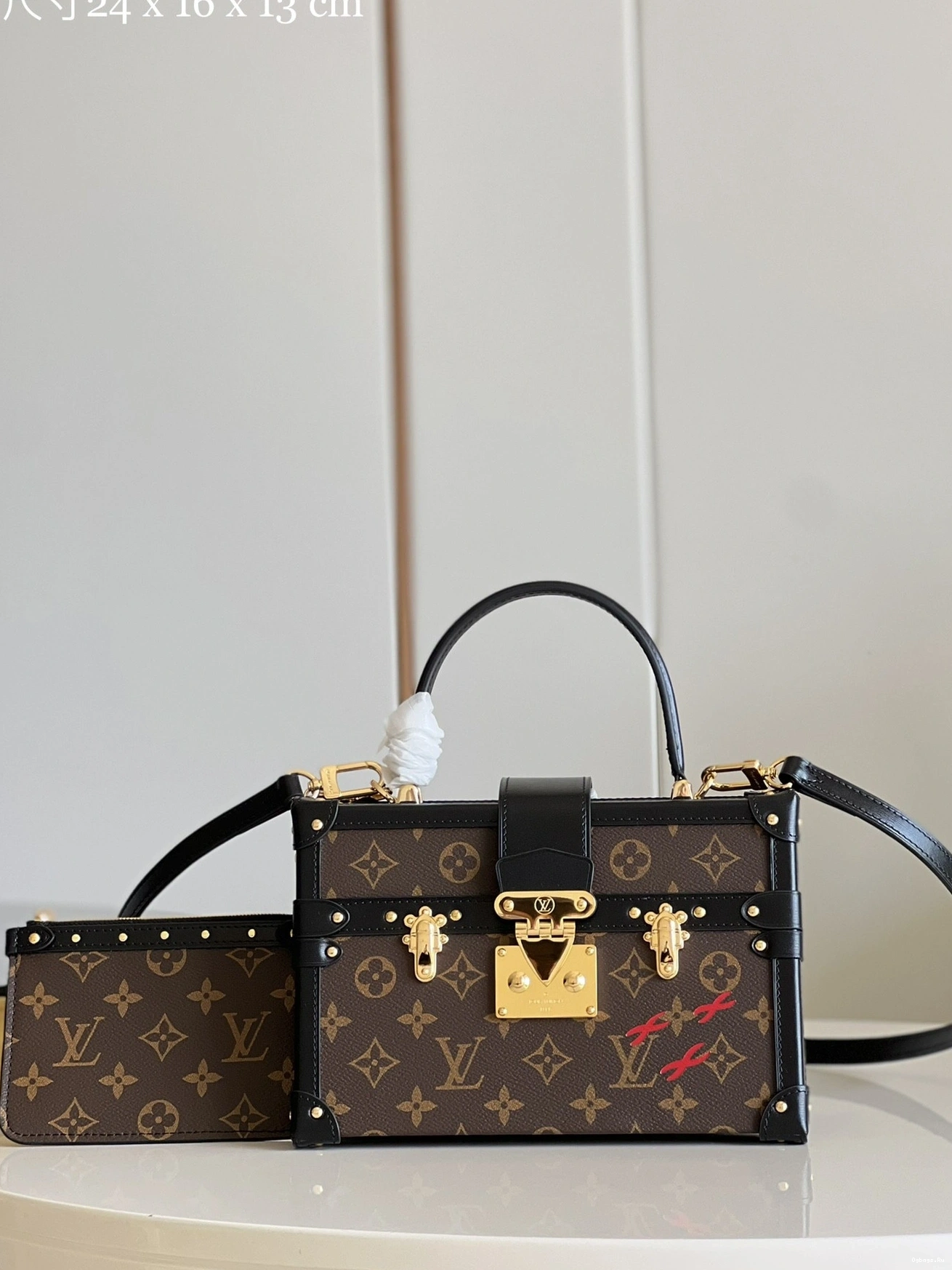 LOUIS PETITE V MALLE VUITTON 0601